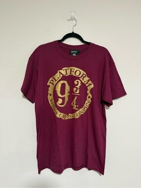The Harry Potter Shop Platform 9 3/4 King’s Cross Graphic Tee Size Large NWT
